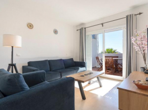 Riviera Golf Apartment - Pool Views! Pass the Keys